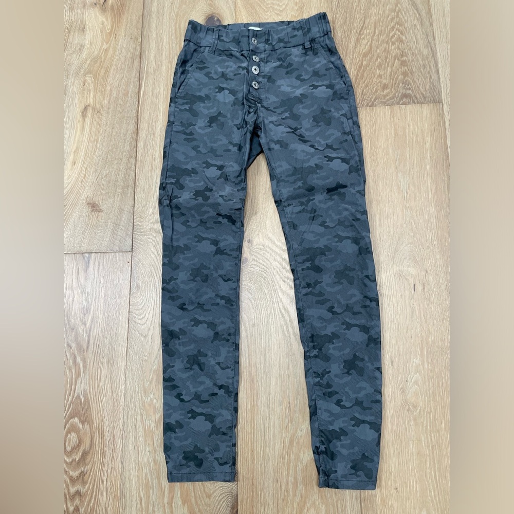 Bevy Flog Ronit style Joggers Panrs Camo size 24 orig $209